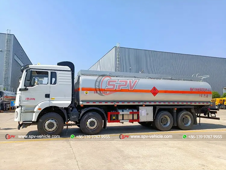 SHACMAN 8x4 Heavy-duty Highway Fuel Truck - Left Side